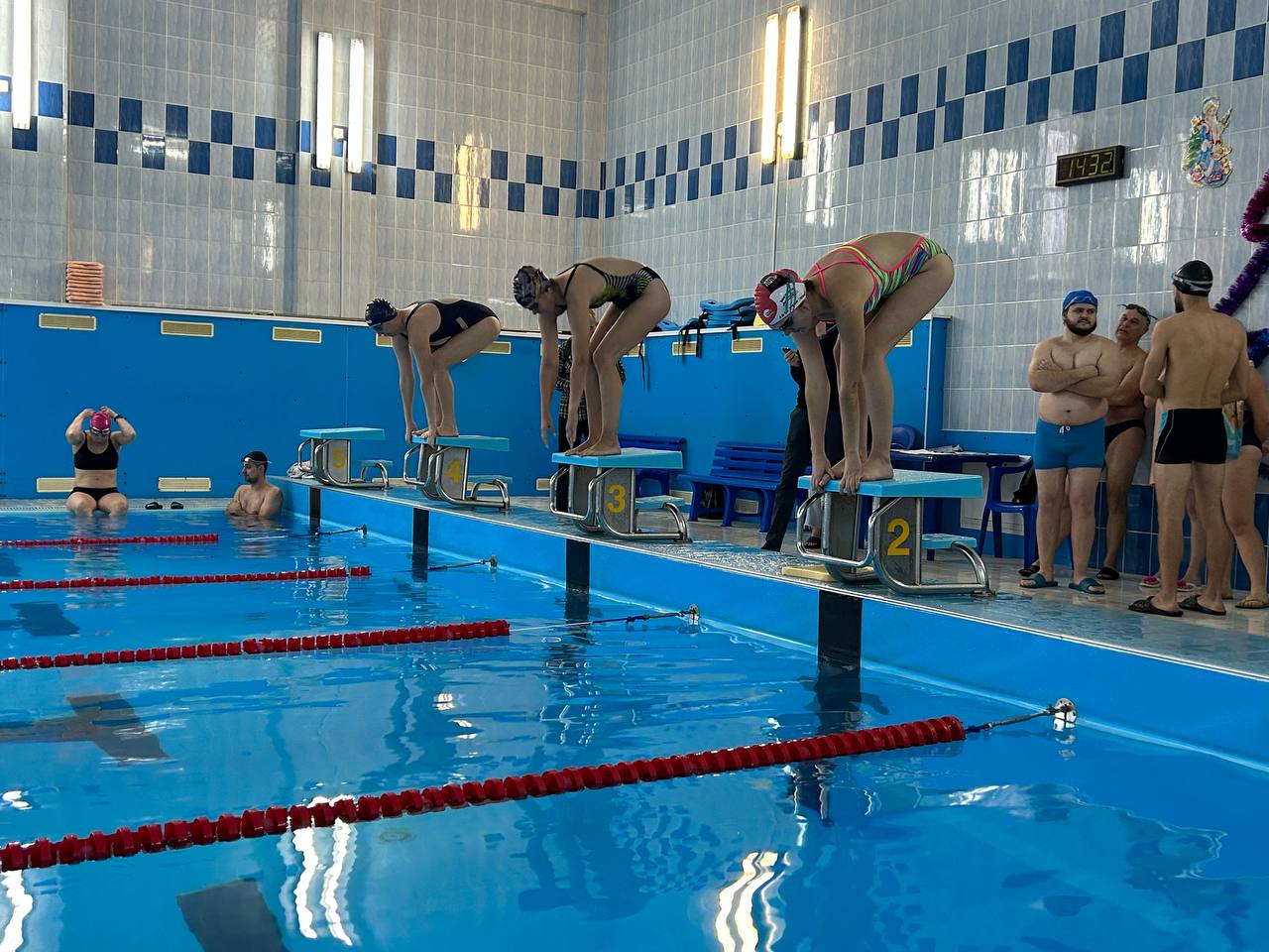 Команда МТЗ победила в соревнованиях по плаванию Партизанского района